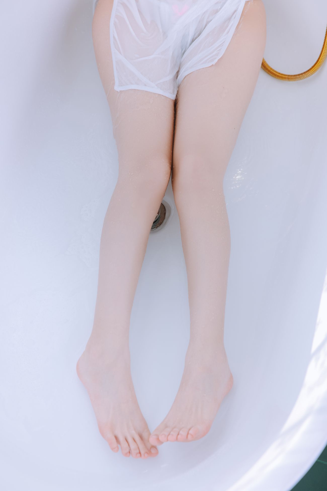 微博美少女日奈娇性感Cosplay写真湿身小白裙 (42)