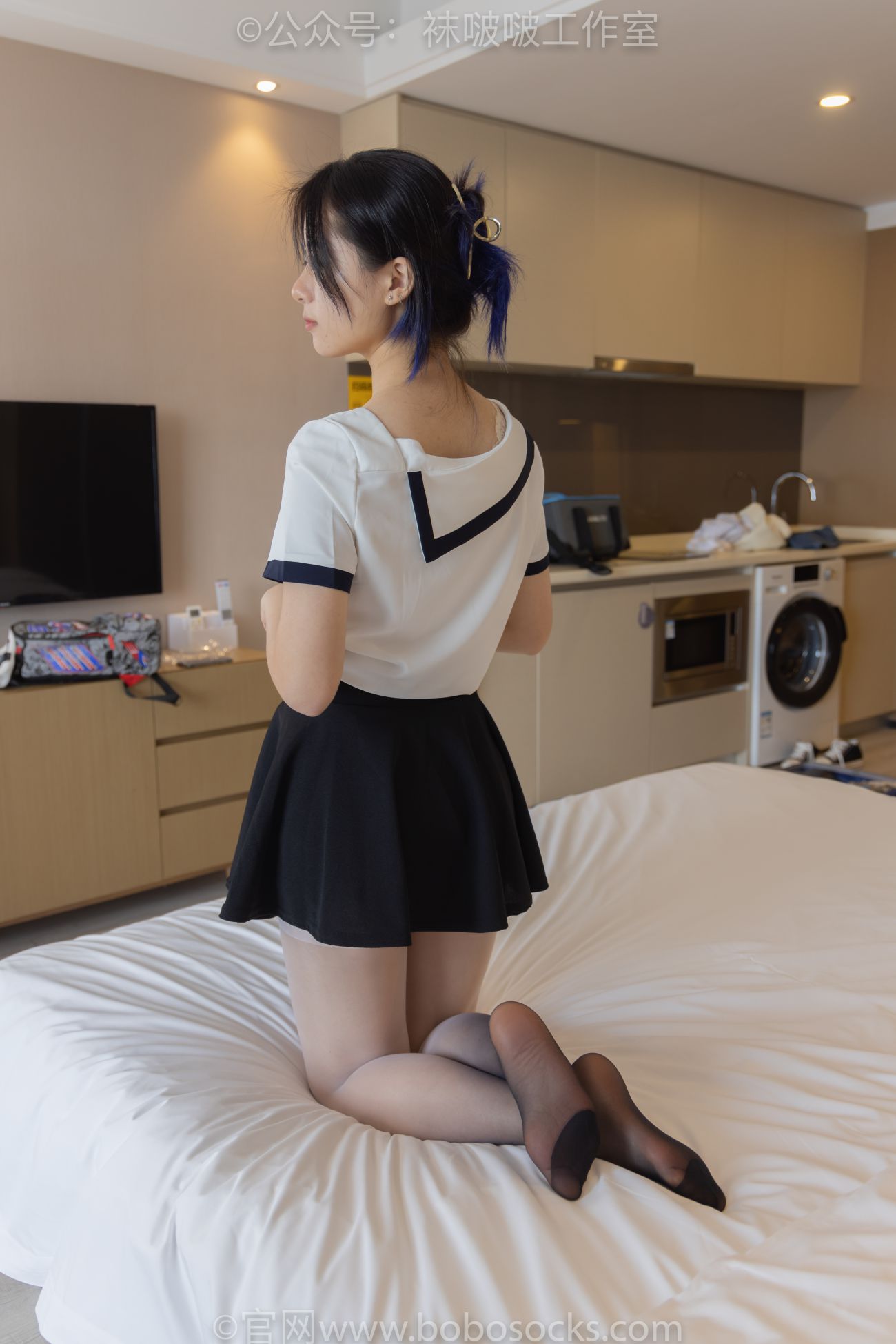 BoBoSocks袜啵啵美少女丝袜美脚写真第No.089期小淳高跟鞋黑白渐变丝袜 (80)