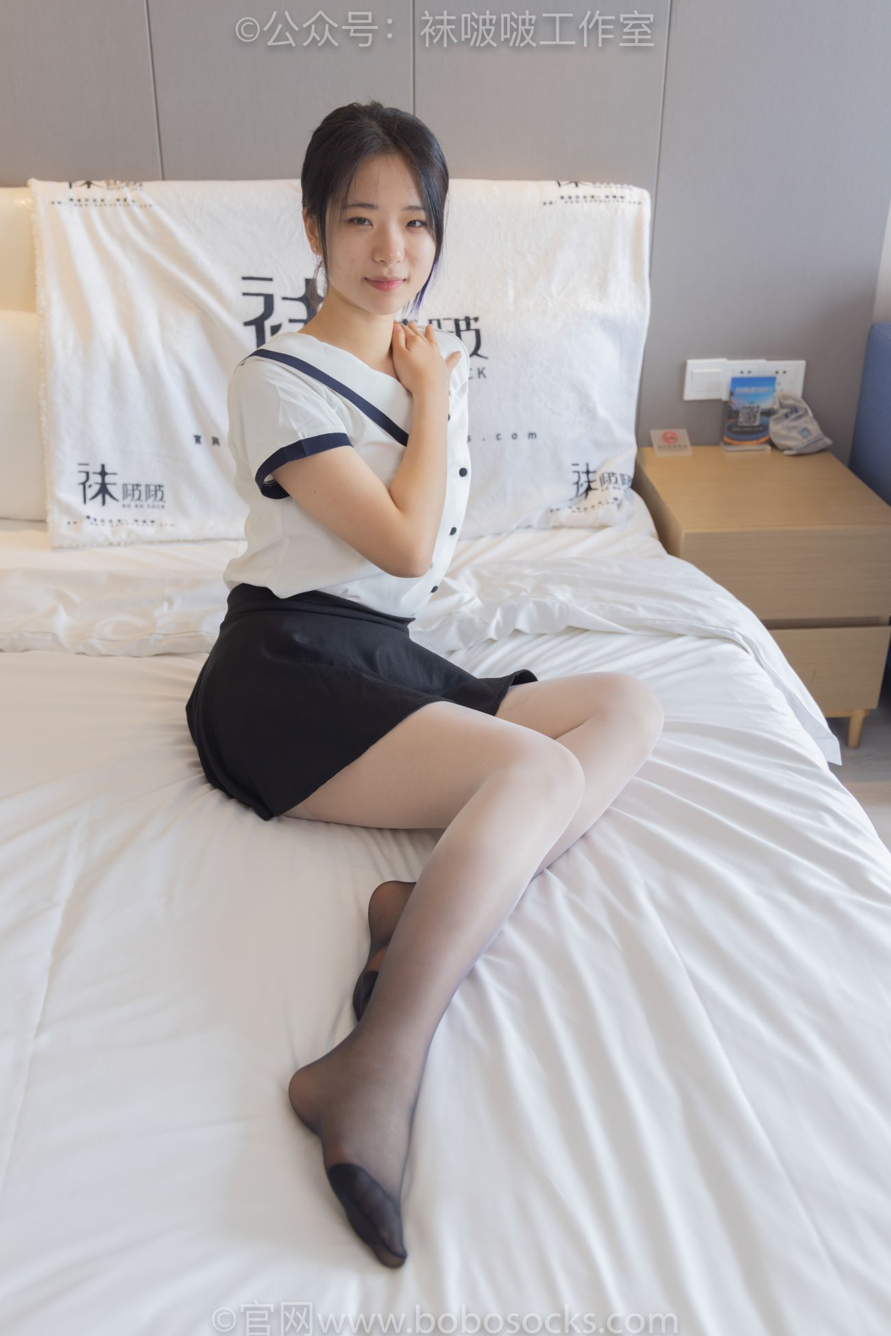 BoBoSocks袜啵啵美少女丝袜美脚写真第No.089期小淳高跟鞋黑白渐变丝袜 (68)