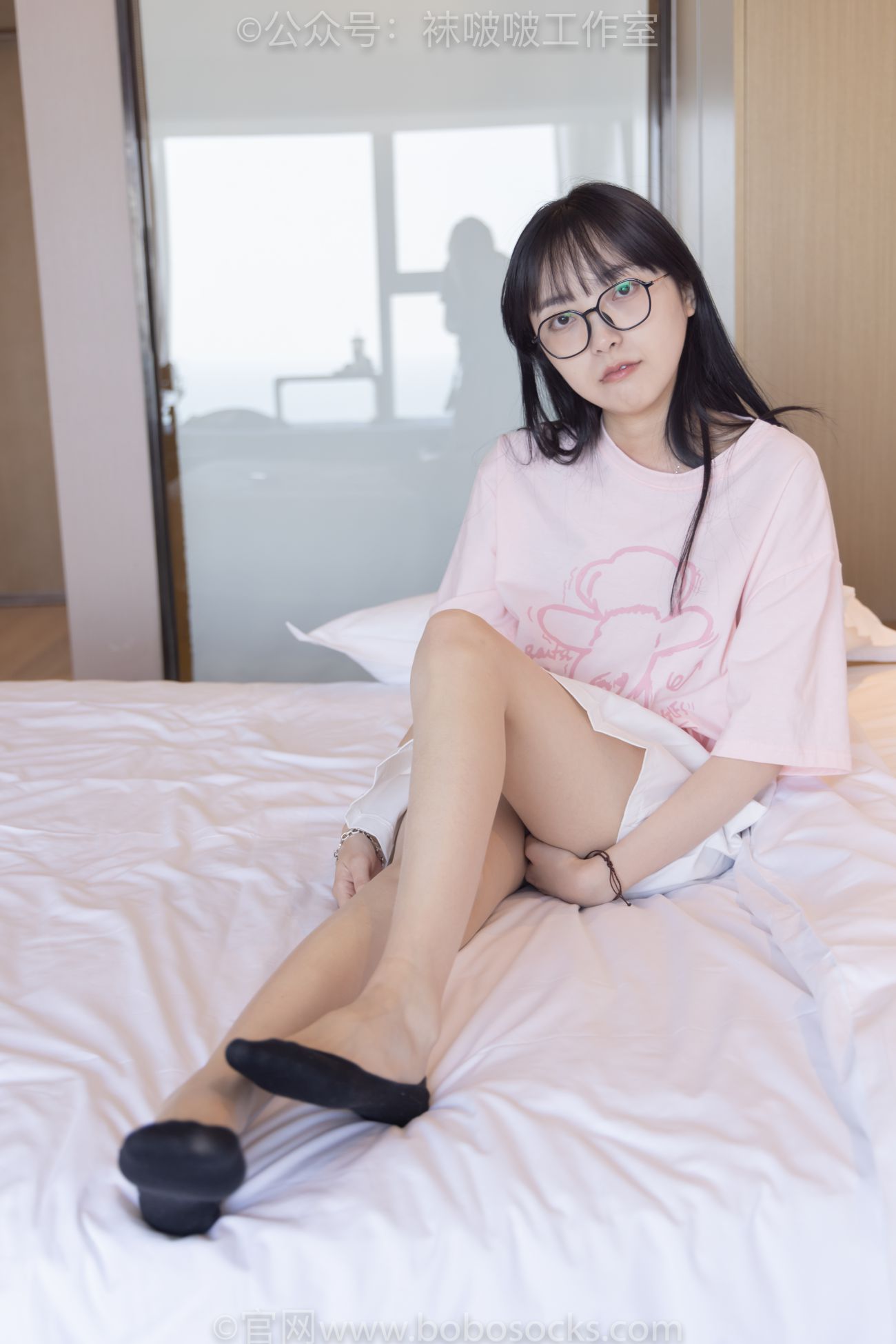 BoBoSocks袜啵啵美少女丝袜美脚写真第No.091期稚予板鞋淡粉色船袜黑色船袜裸足 (102)