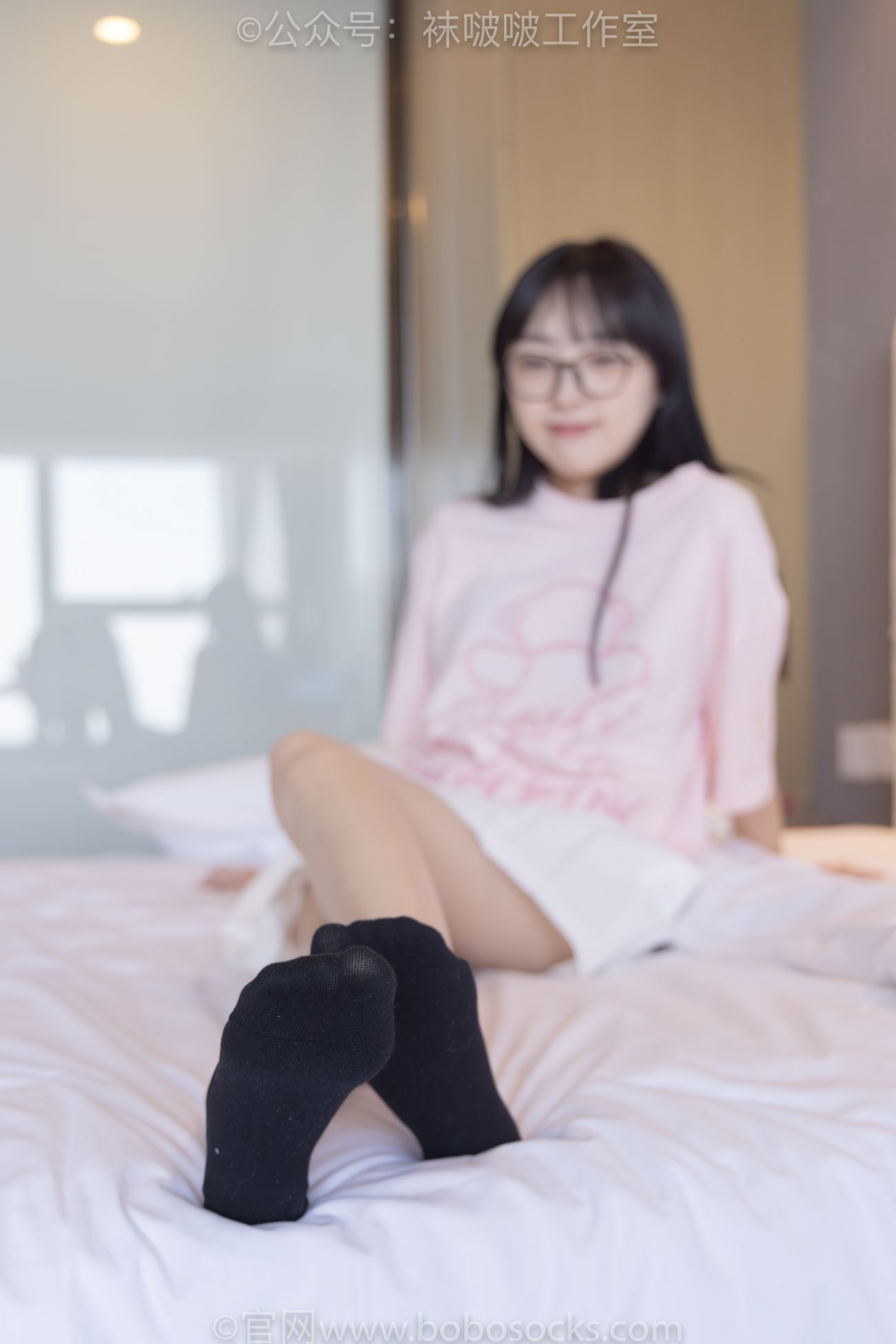 BoBoSocks袜啵啵美少女丝袜美脚写真第No.091期稚予板鞋淡粉色船袜黑色船袜裸足 (103)