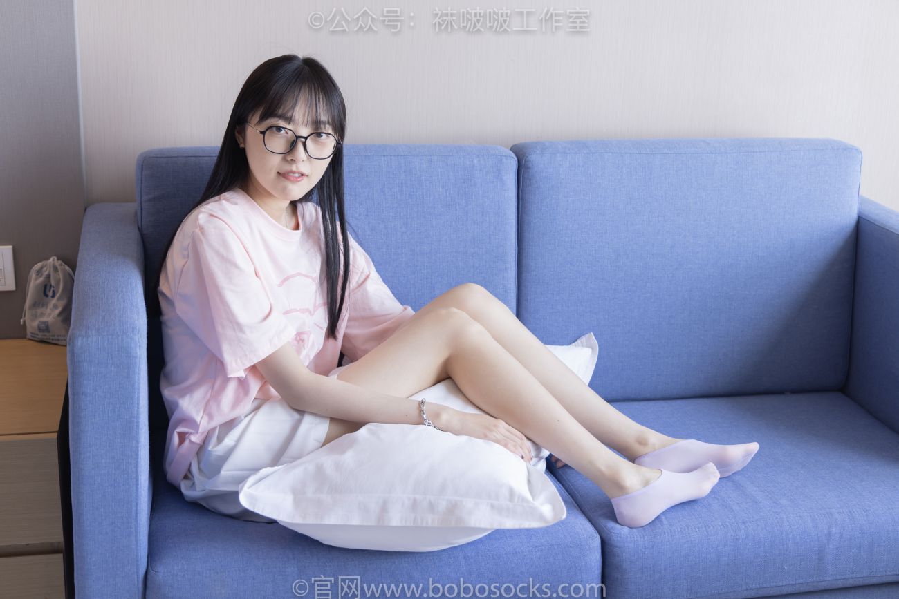 BoBoSocks袜啵啵美少女丝袜美脚写真第No.091期稚予板鞋淡粉色船袜黑色船袜裸足 (16)