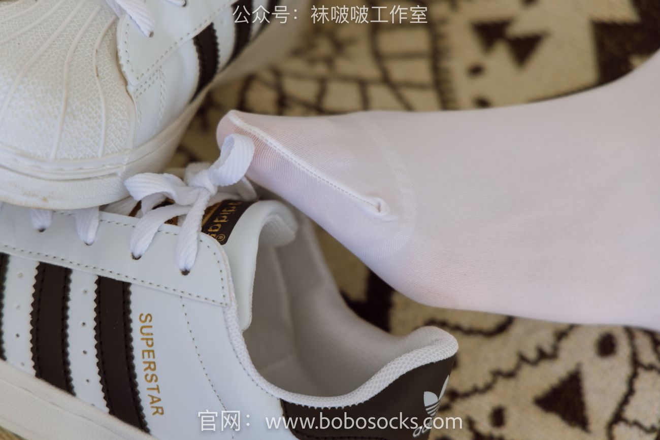 BoBoSocks袜啵啵美少女丝袜美脚写真第No.093期小甜豆贝壳头厚白丝 (44)